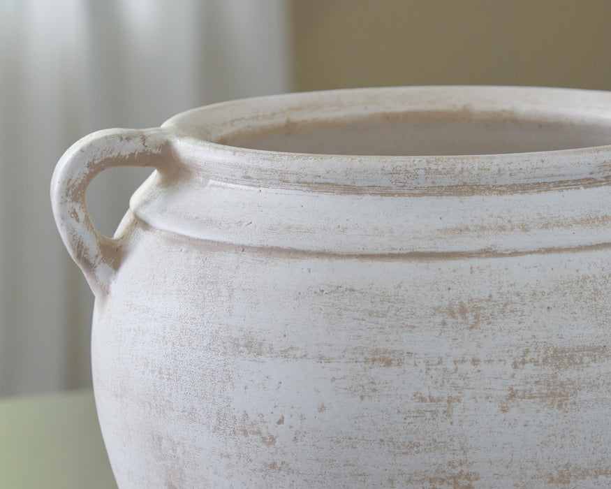 Meadie Vase - Pierce Furniture Gallery