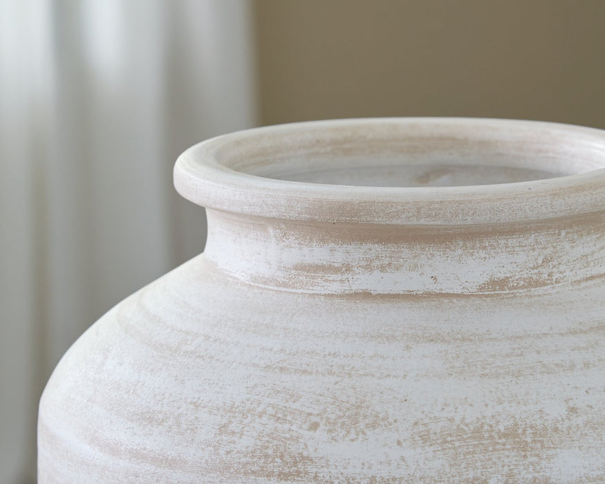 Meadie Vase - Pierce Furniture Gallery