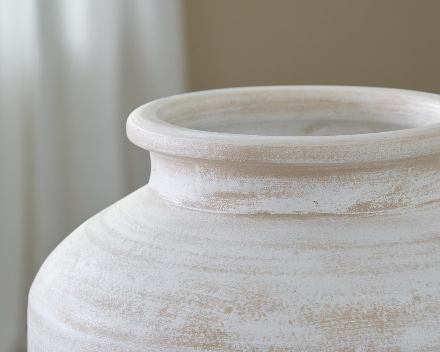 Meadie Vase - Pierce Furniture Gallery