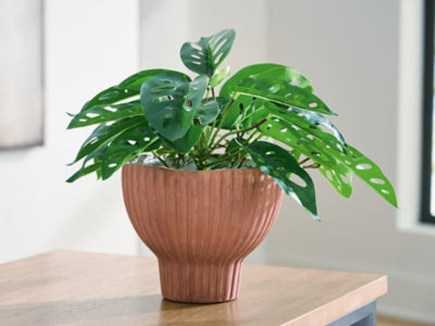 Orban Vase - Pierce Furniture Gallery