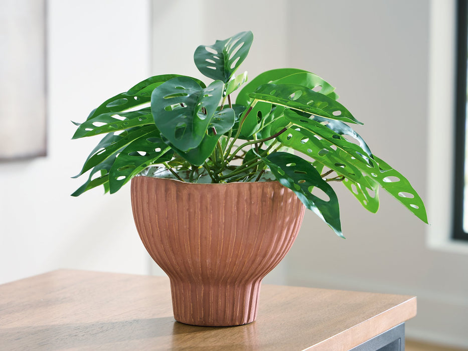 Orban Vase - Pierce Furniture Gallery