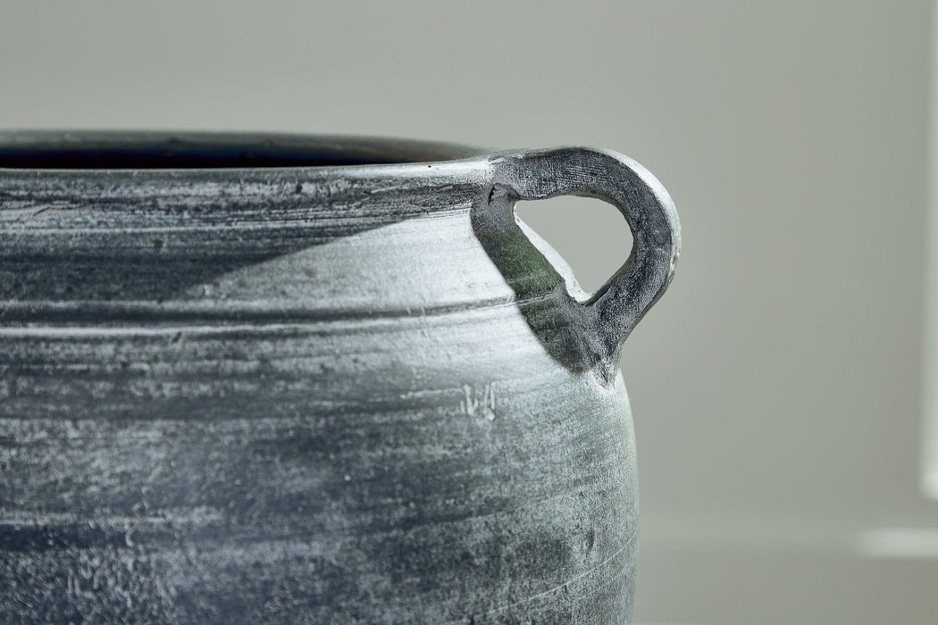 Meadie Vase - Pierce Furniture Gallery