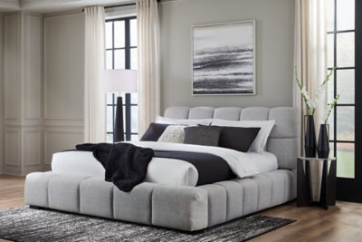 Grendusk Upholstered Bed - Pierce Furniture Gallery