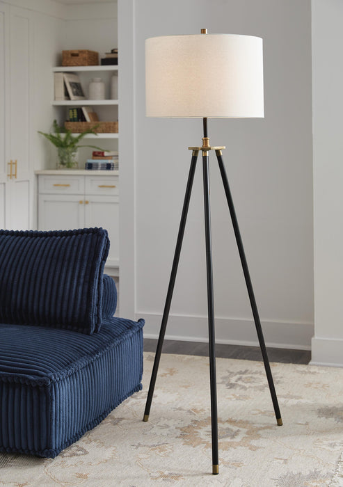 Cashner Floor Lamp - Pierce Furniture Gallery