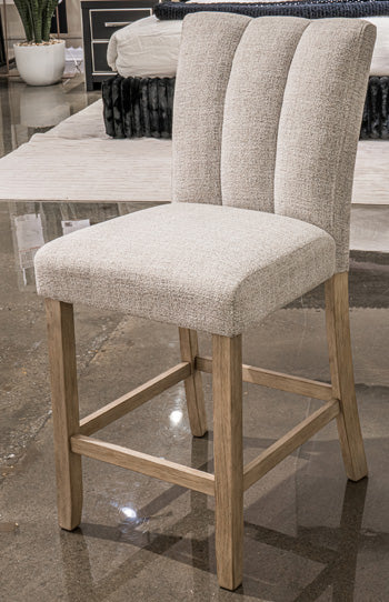 Larawyn Counter Height Barstool - Pierce Furniture Gallery